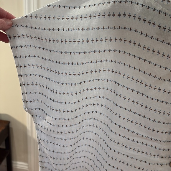 Cynthia Rowley rayon sleeveless top.white w/honeybee design. Size XL - Picture 5 of 6